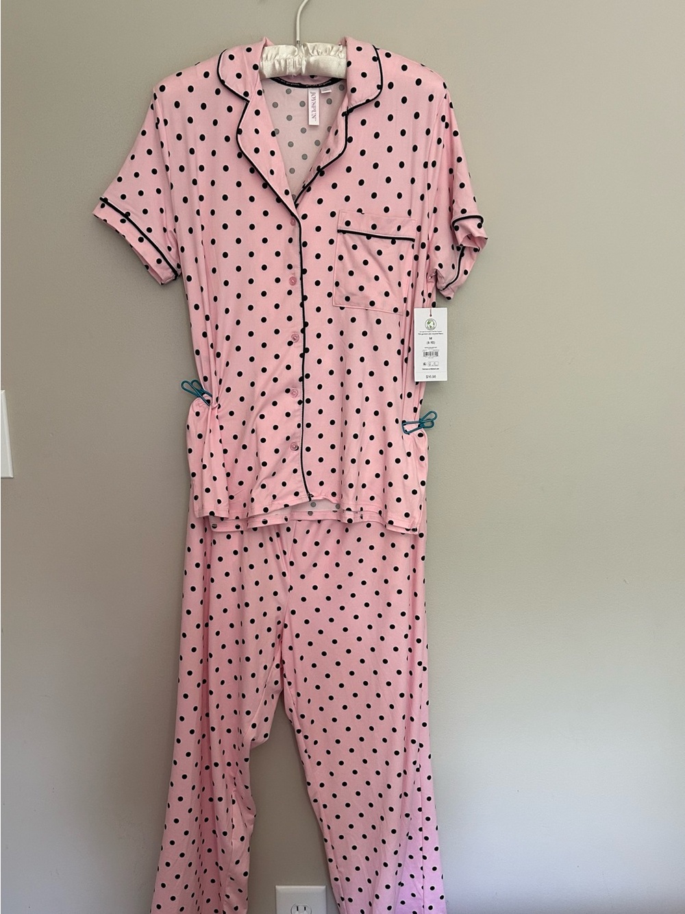 NWT Joyspun Women’s Pink Polka Dot Pajama Set with Black Trim. Cropped pants-Med